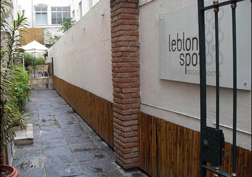 Painéis de bambu - Hostel Leblon Spot - Rua Dias Ferreira - Leblon.